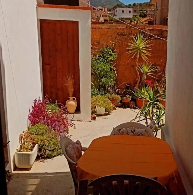 A Casa Di Nonna Iun Q2951 Villa Fluminimaggiore Eksteriør bilde